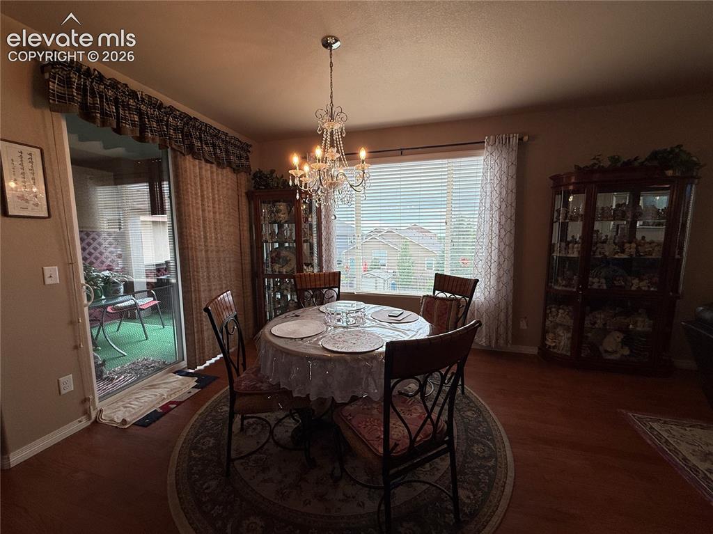 Image 7 of 27: Dining Area