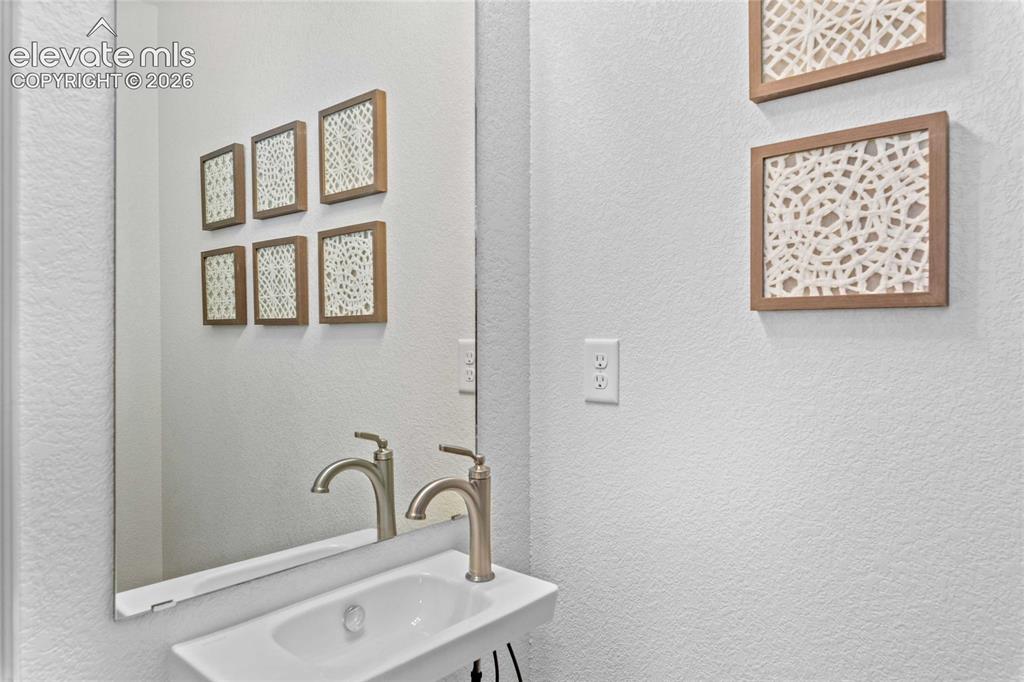 Image 17 of 24: Photos of a model home