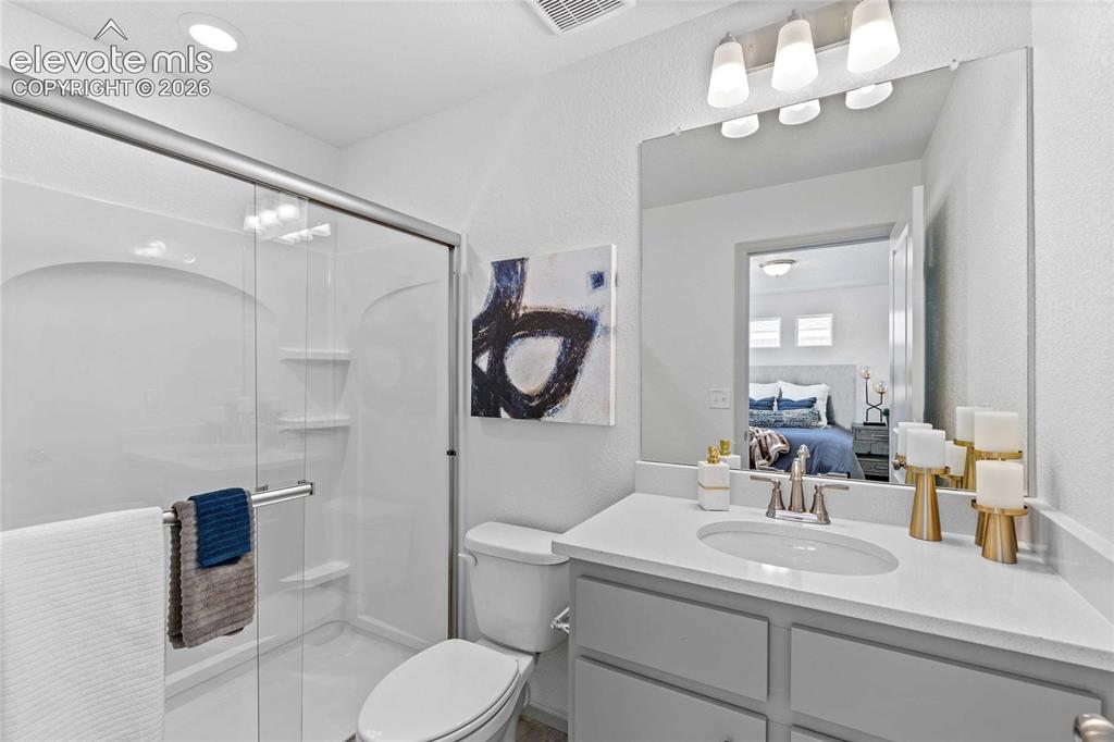 Image 18 of 24: Photos of a model home