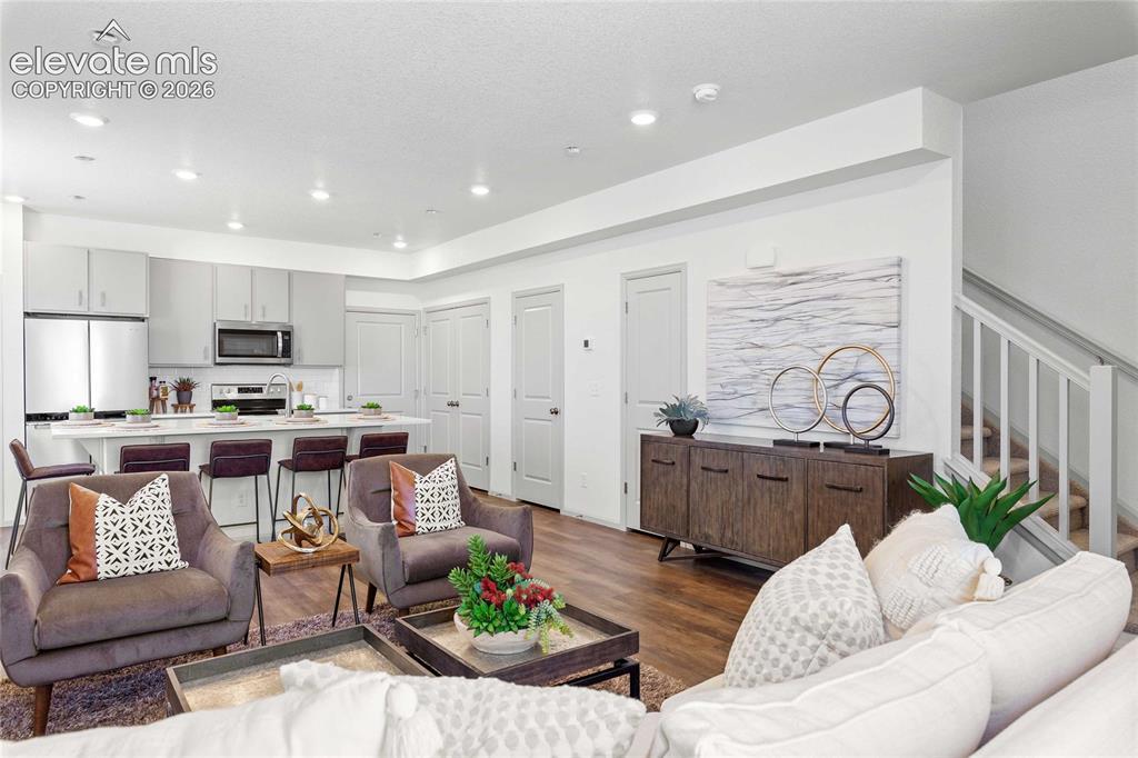 Image 2 of 24: Photos of a model home