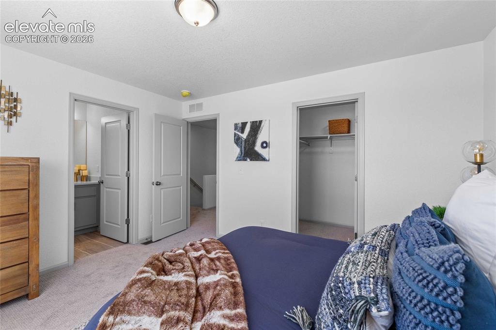 Image 21 of 24: Photos of a model home