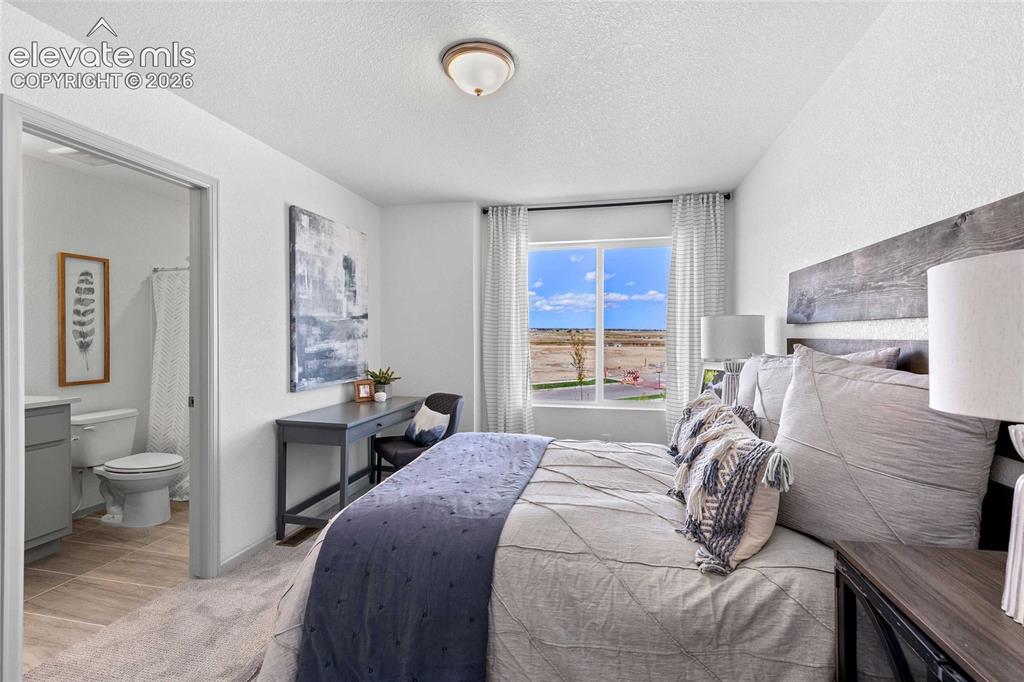 Image 23 of 24: Photos of a model home