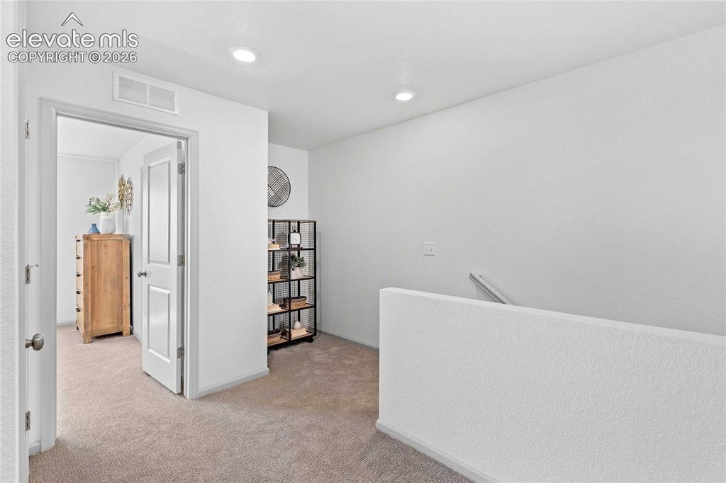 Image 8 of 24: Photos of a model home