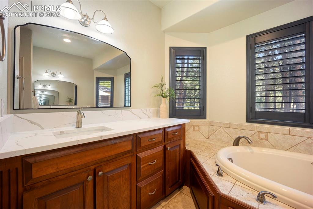 Image 14 of 49: Bathroom