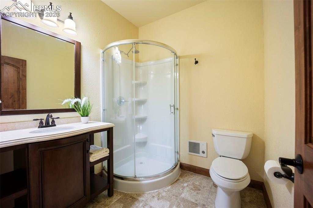 Image 23 of 49: Bathroom