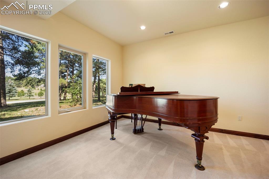 Image 28 of 49: Sitting Room