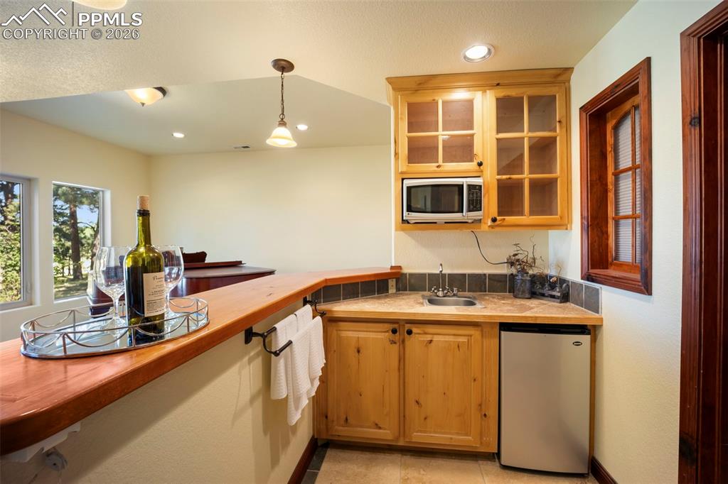 Image 29 of 49: Kitchen