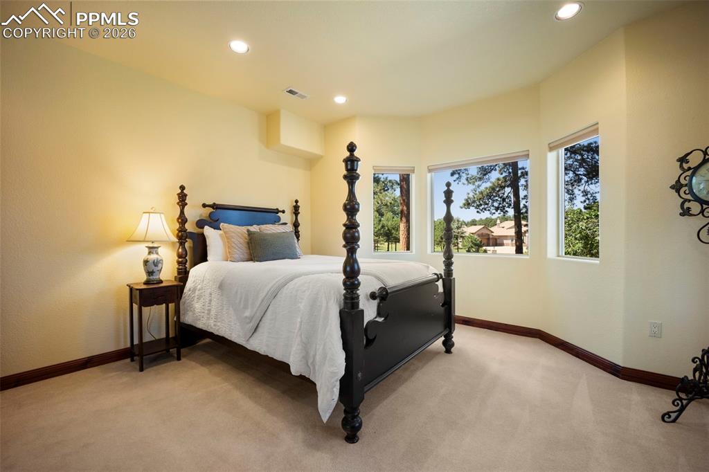 Image 34 of 49: Bedroom