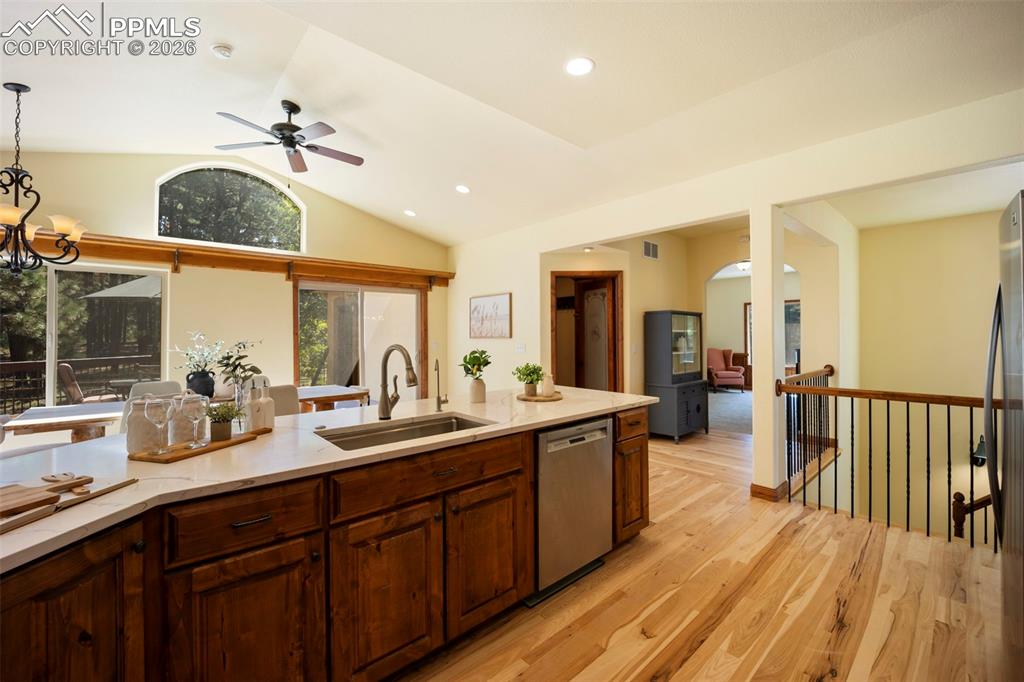 Image 4 of 49: Kitchen