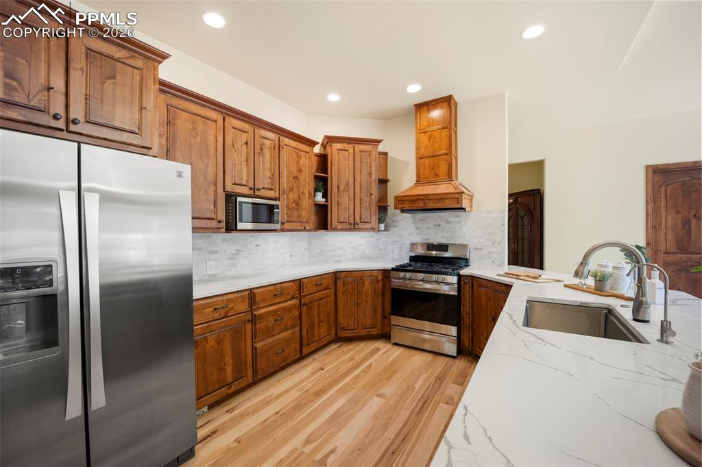 Image 5 of 49: Kitchen