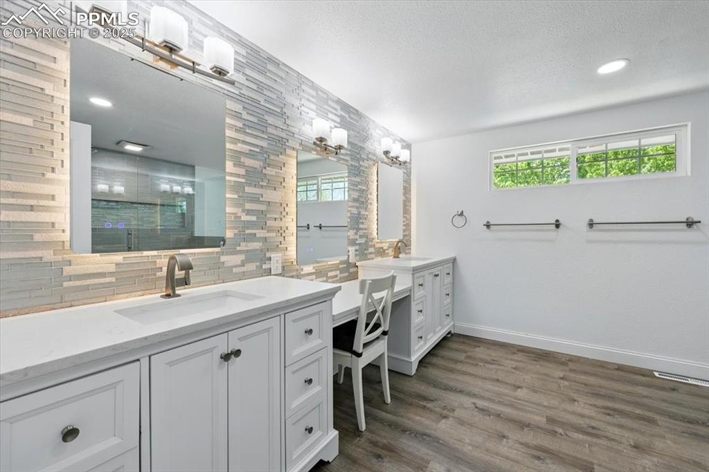 Image 10 of 37: Bathroom