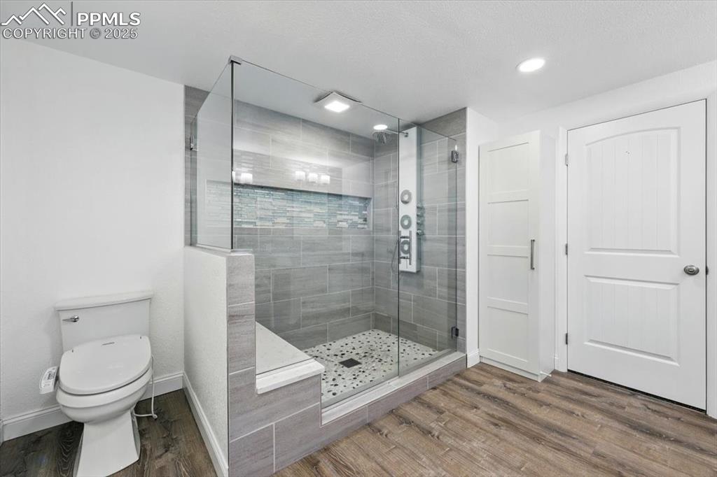Image 11 of 37: Bathroom
