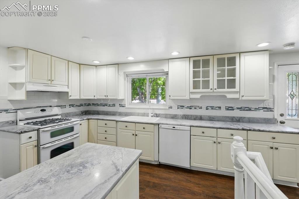 Image 2 of 37: Kitchen