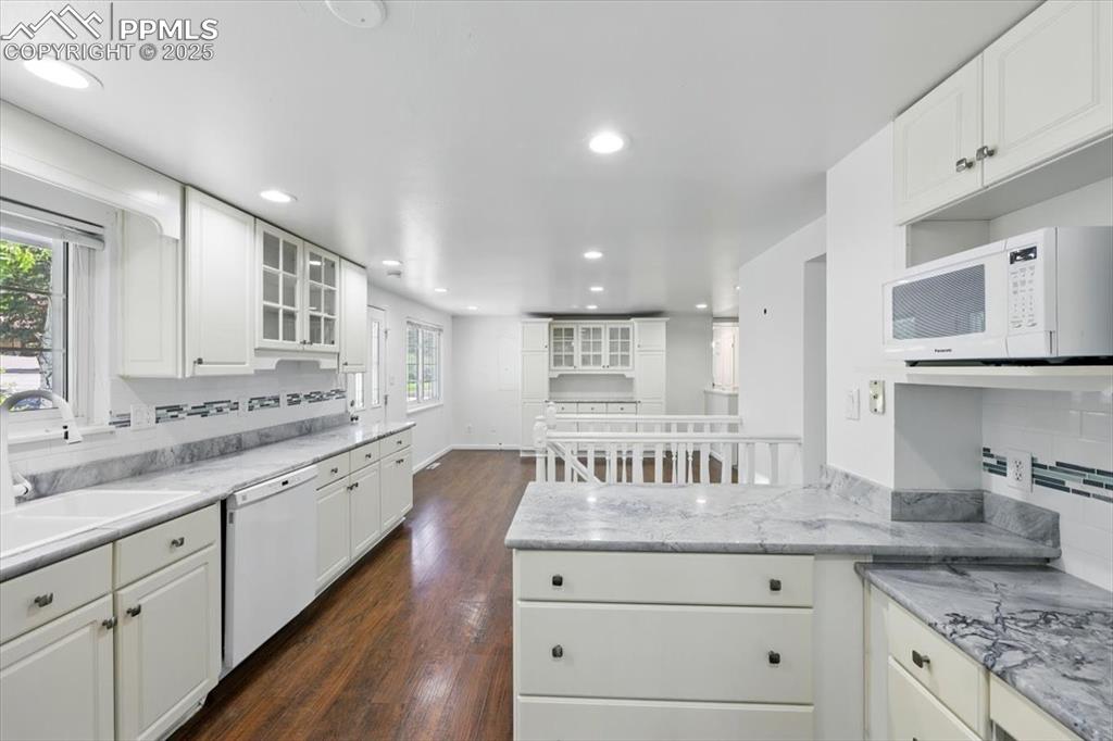 Image 4 of 37: Kitchen