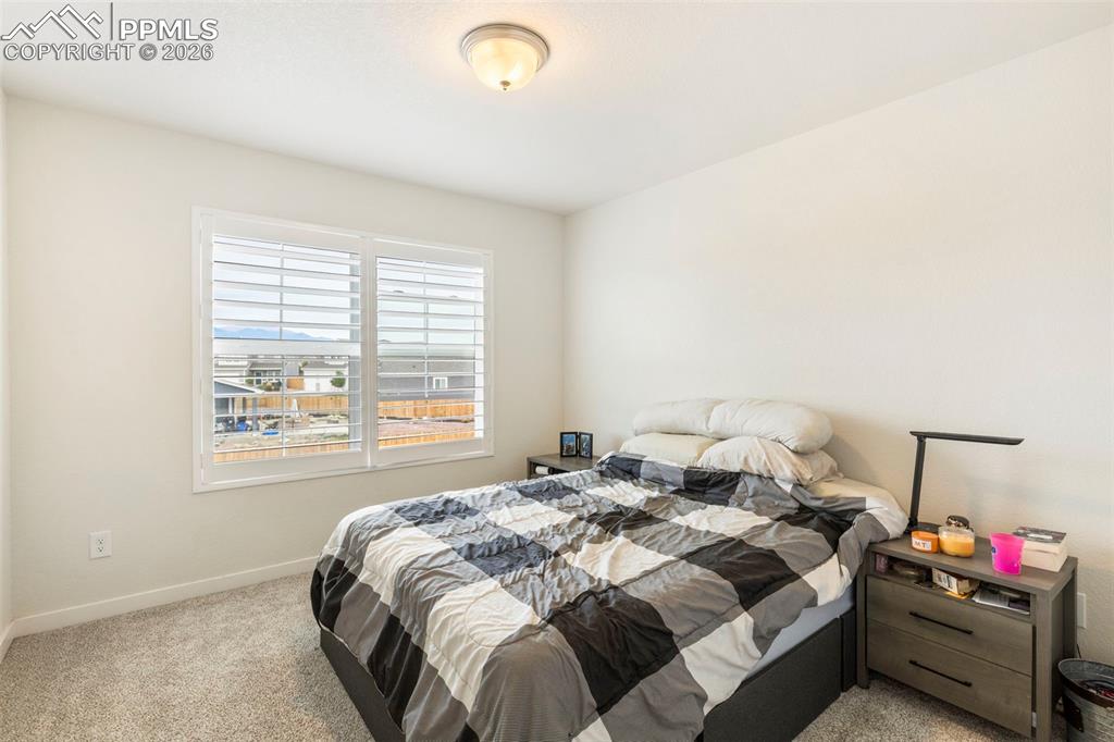 Image 19 of 36: Bedroom