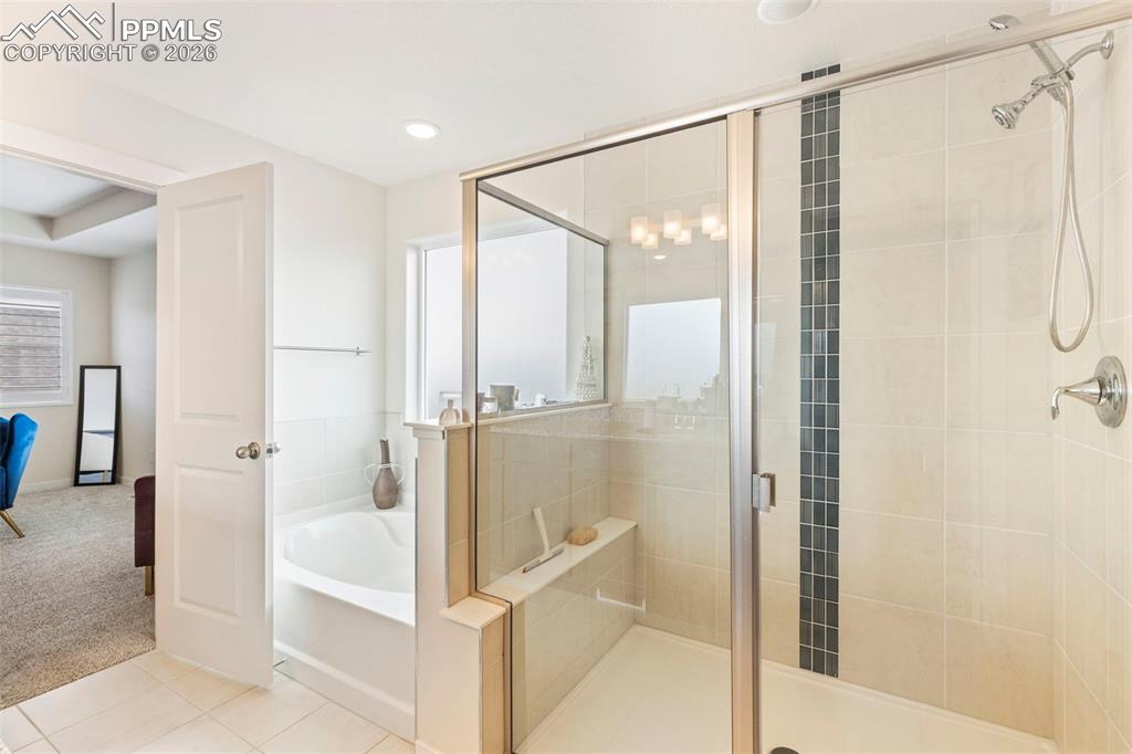 Image 21 of 36: Bathroom