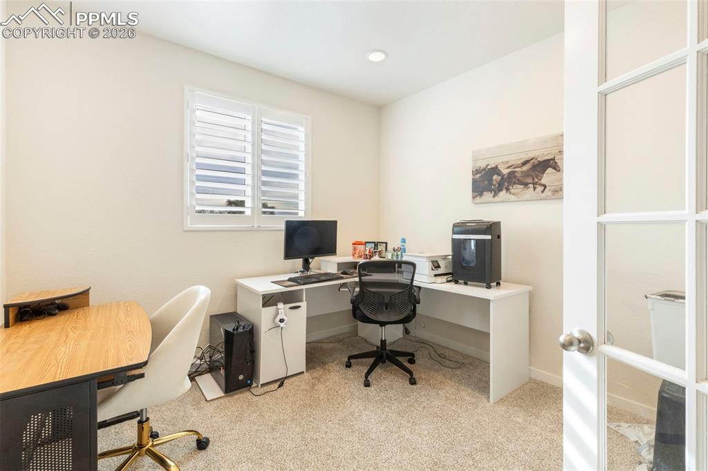 Image 25 of 36: Office