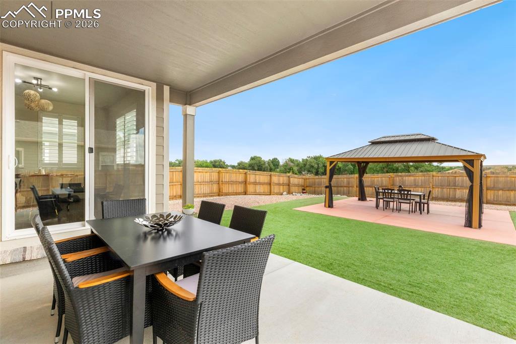 Image 32 of 36: Patio