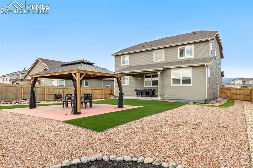 Image 36 of 36: Back of Structure