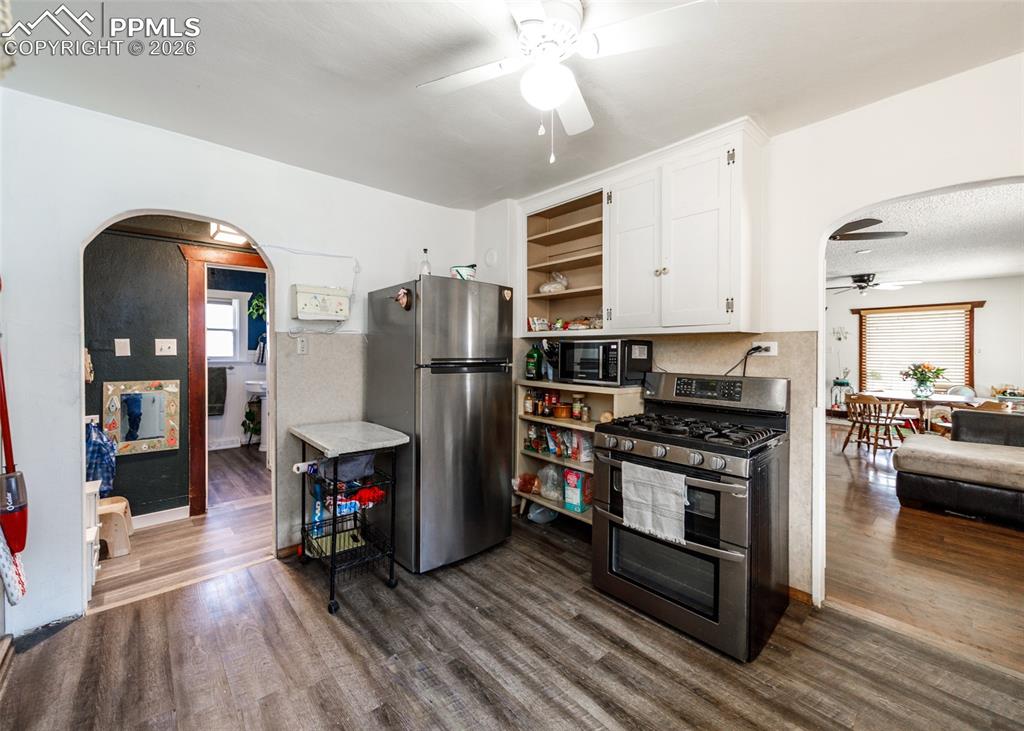 Image 12 of 42: Kitchen