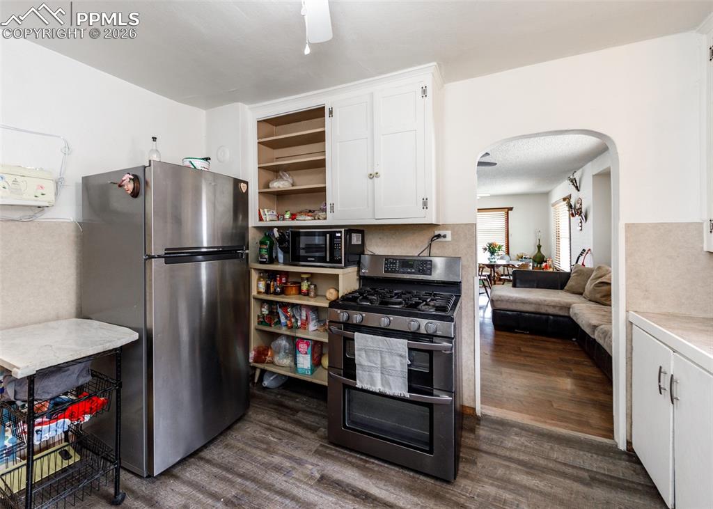 Image 13 of 42: Kitchen