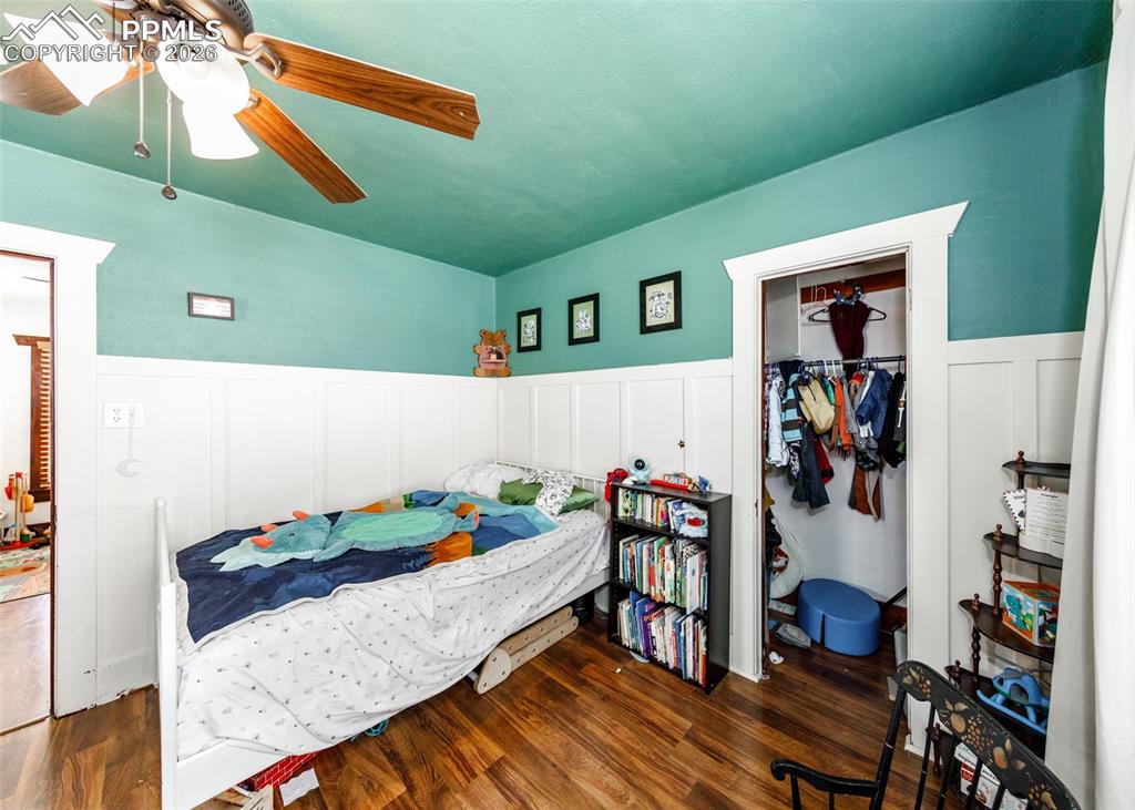 Image 24 of 42: Bedroom