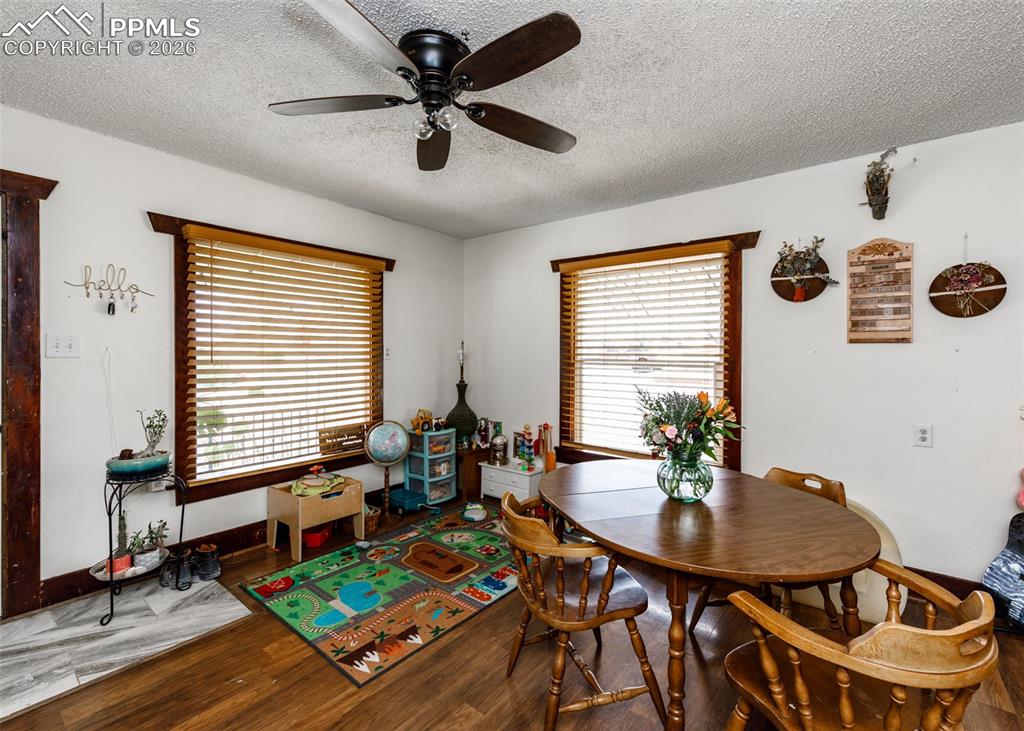 Image 8 of 42: Dining Area