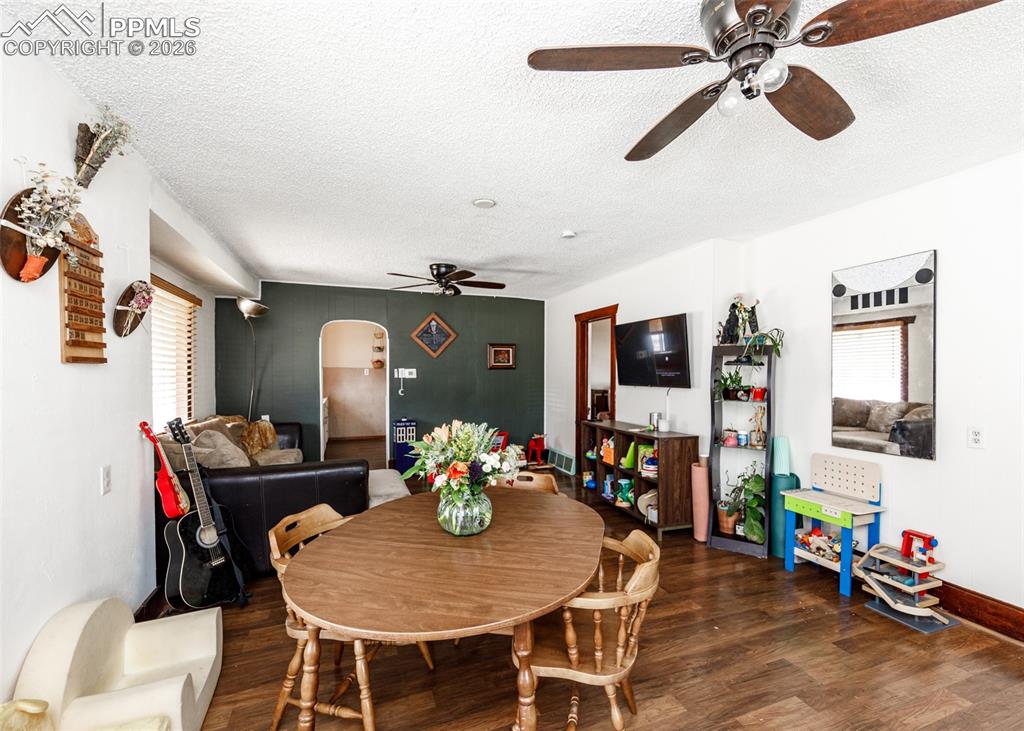 Image 9 of 42: Dining Area