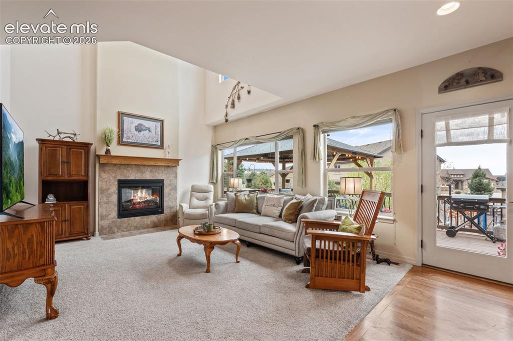 Image 11 of 50: Living room