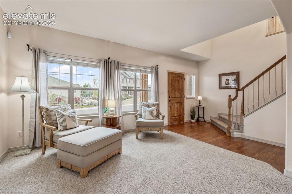 Image 8 of 50: Sitting room