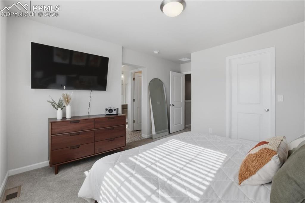 Image 27 of 40: Primary suite.