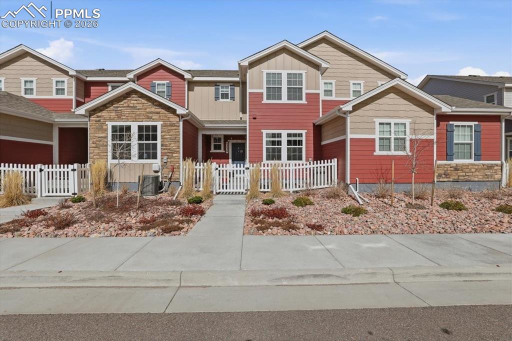 Image 35 of 40: Front entry.