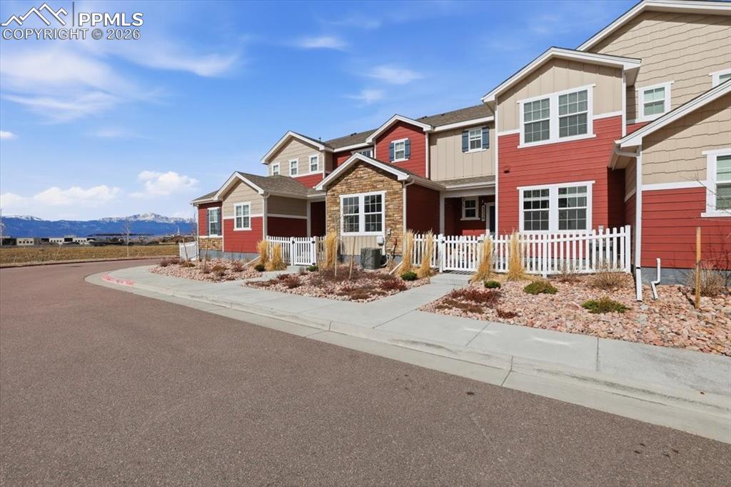 Image 36 of 40: Beautiful neighborhood.