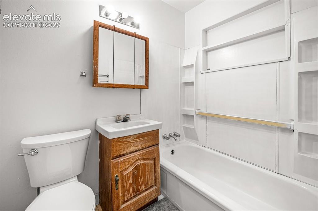 Image 13 of 35: Bathroom