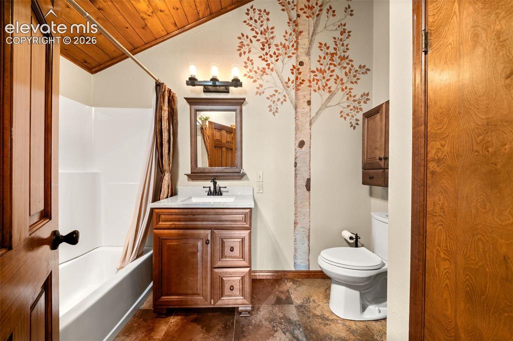 Image 10 of 45: Bathroom