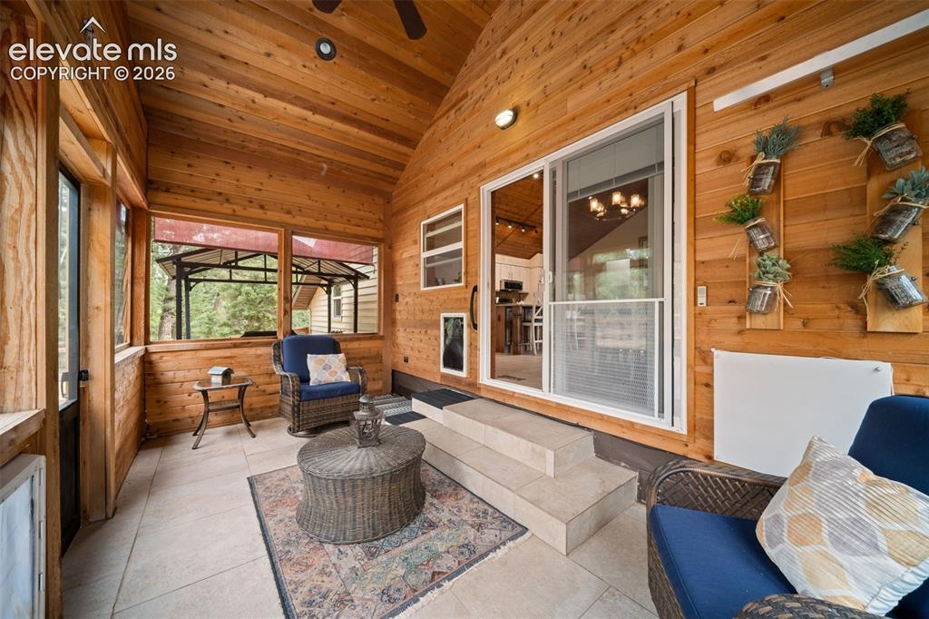 Image 17 of 45: Sun Room