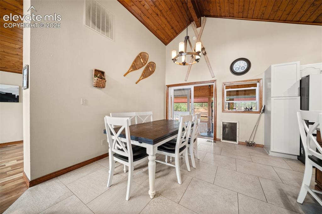 Image 9 of 45: Dining Area
