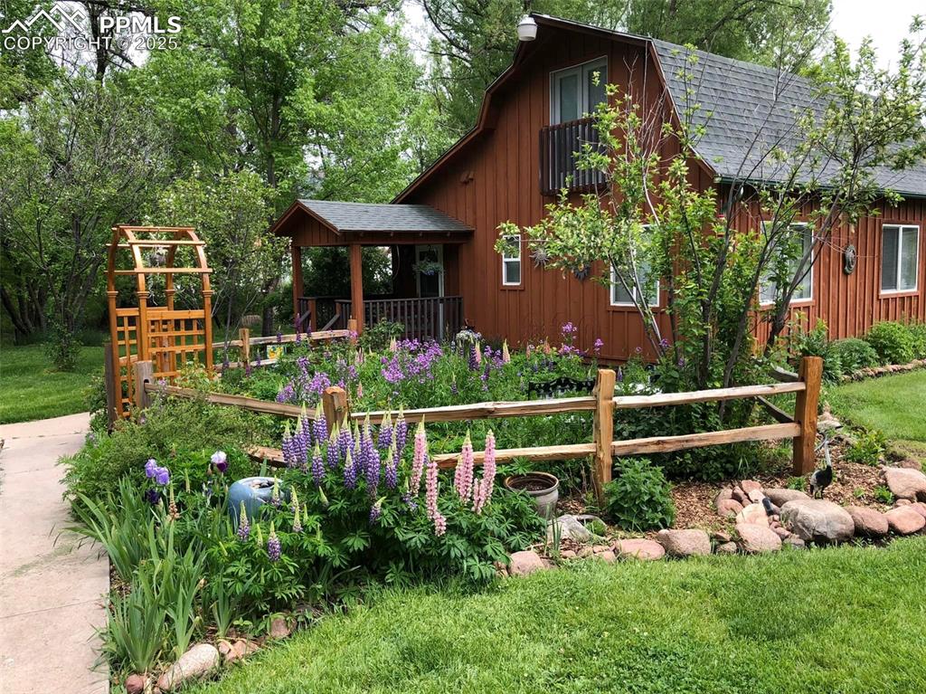 Image 25 of 50: Side of Structure