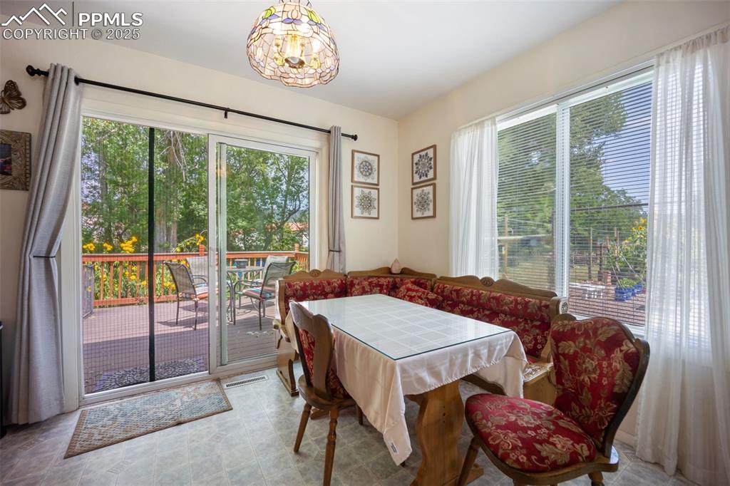 Image 28 of 50: Dining Area