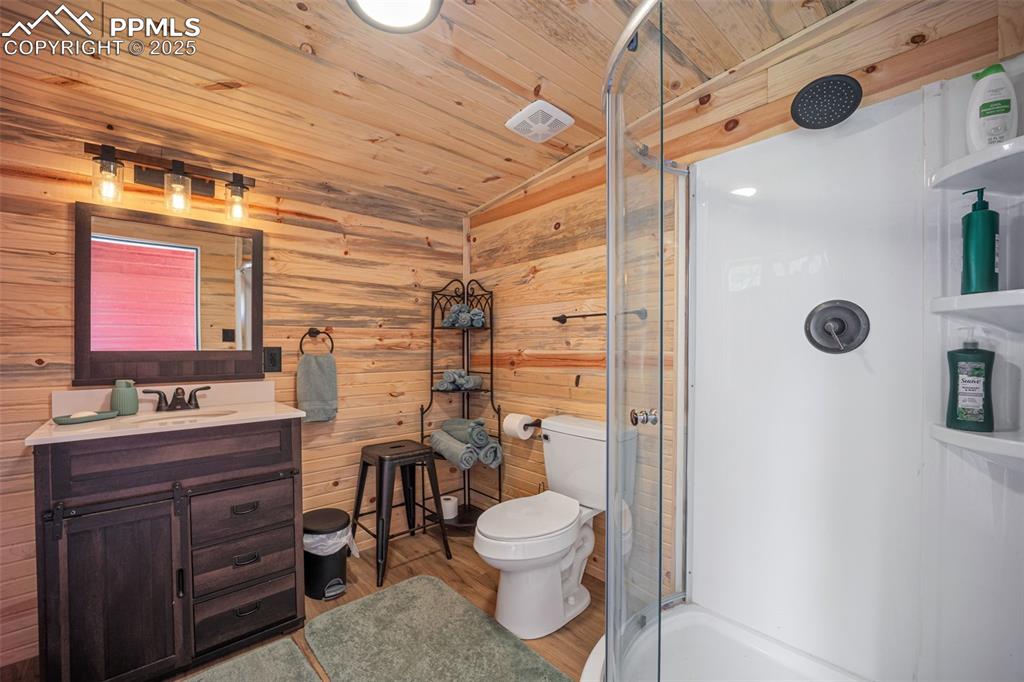 Image 39 of 50: Bathroom