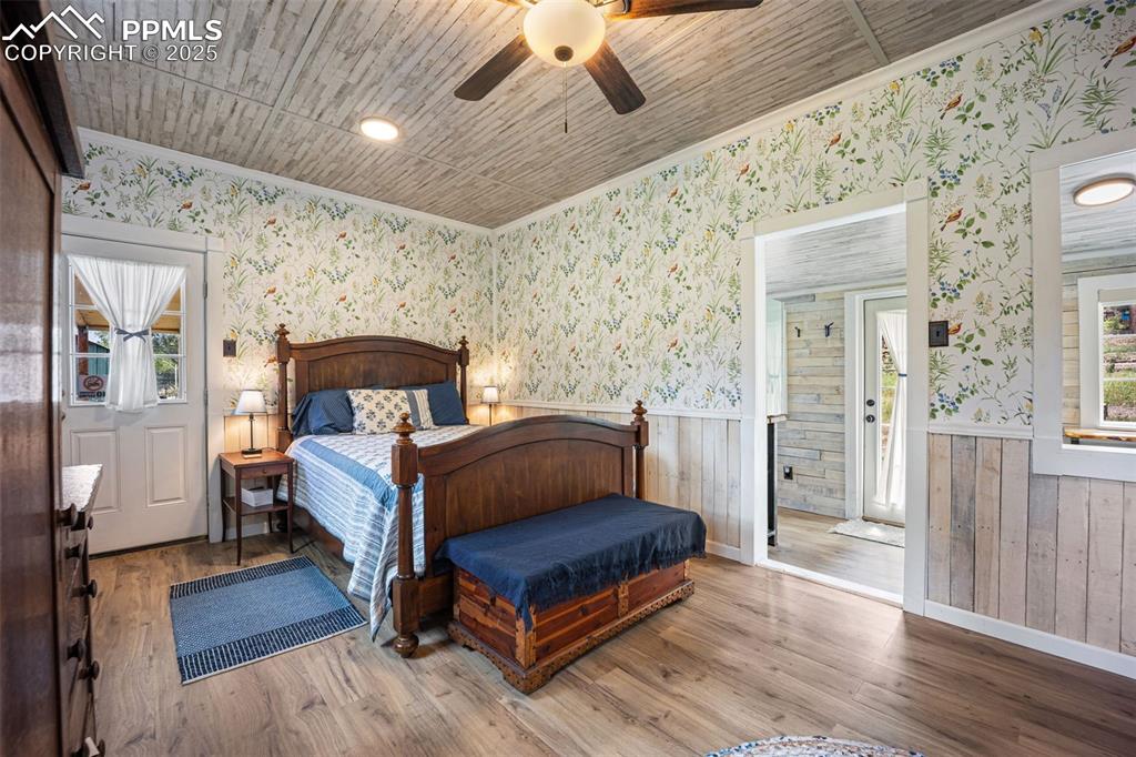 Image 43 of 50: Bedroom