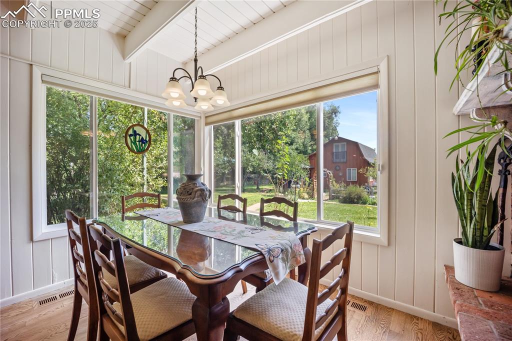 Image 7 of 50: Sun Room