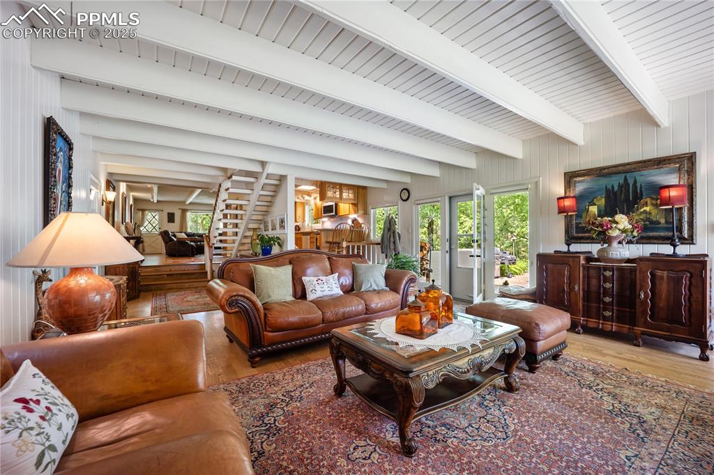 Image 8 of 50: Living Room