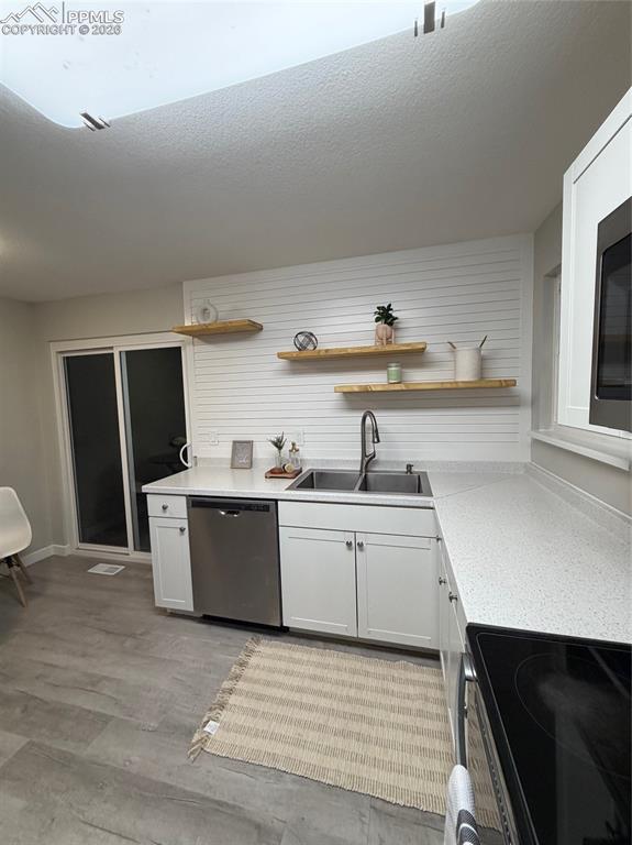 Image 12 of 39: Kitchen