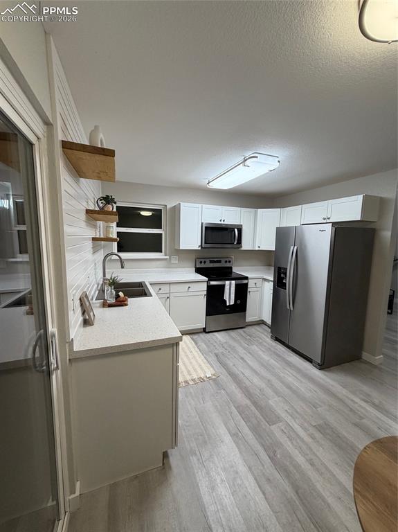 Image 14 of 39: Kitchen