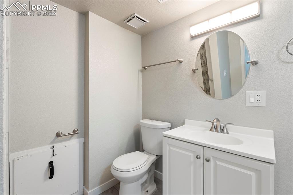 Image 22 of 39: Bathroom