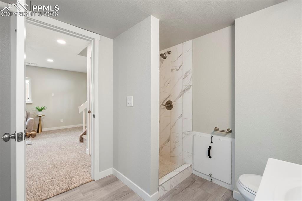 Image 23 of 39: Bathroom