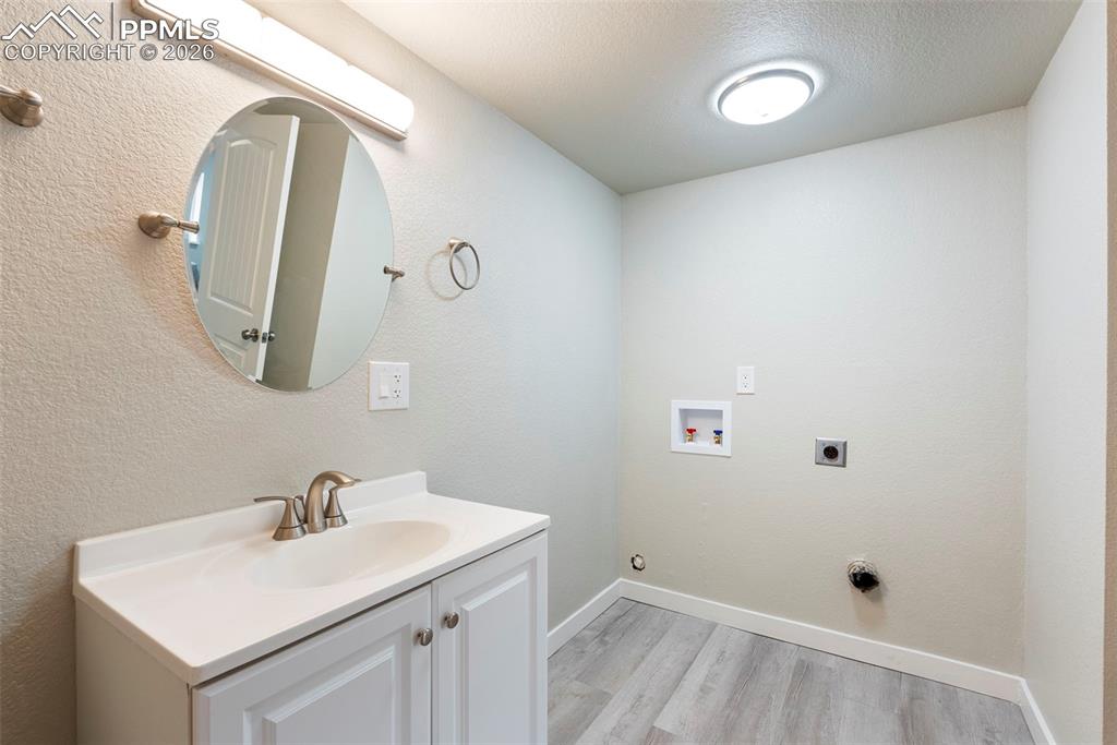 Image 25 of 39: Laundry