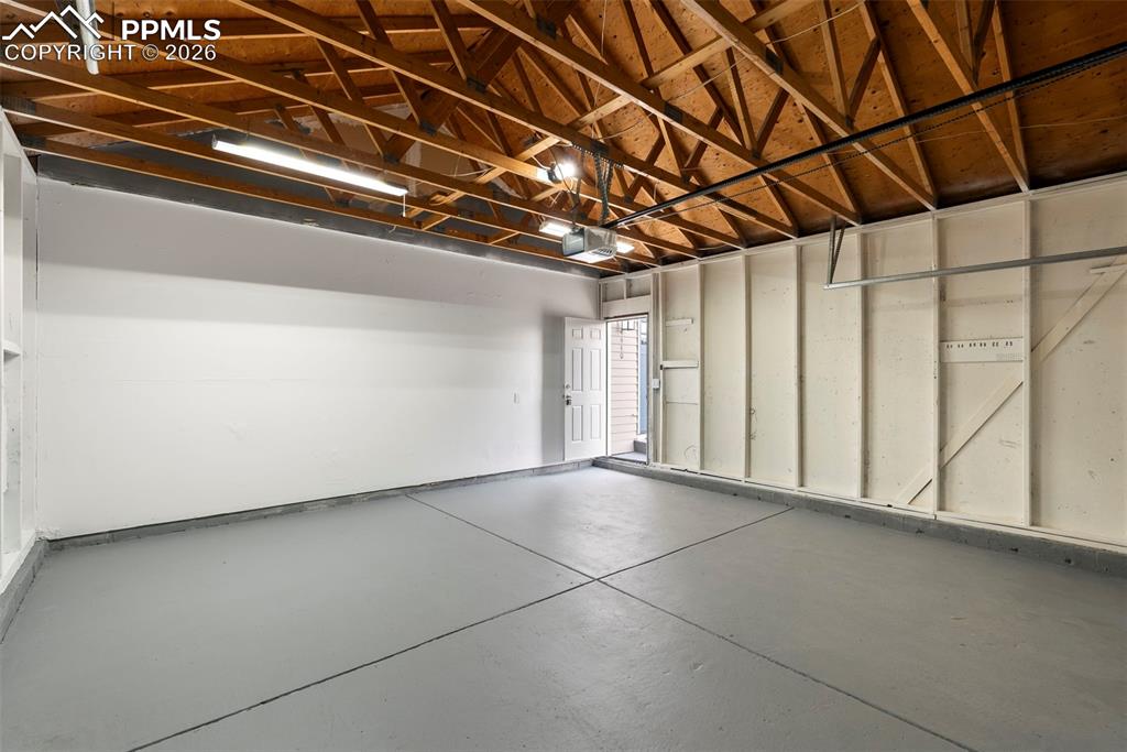 Image 37 of 39: Garage