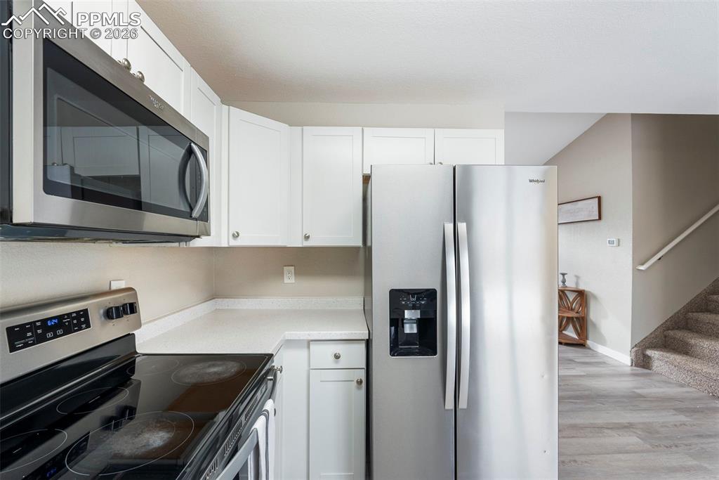 Image 9 of 39: Kitchen